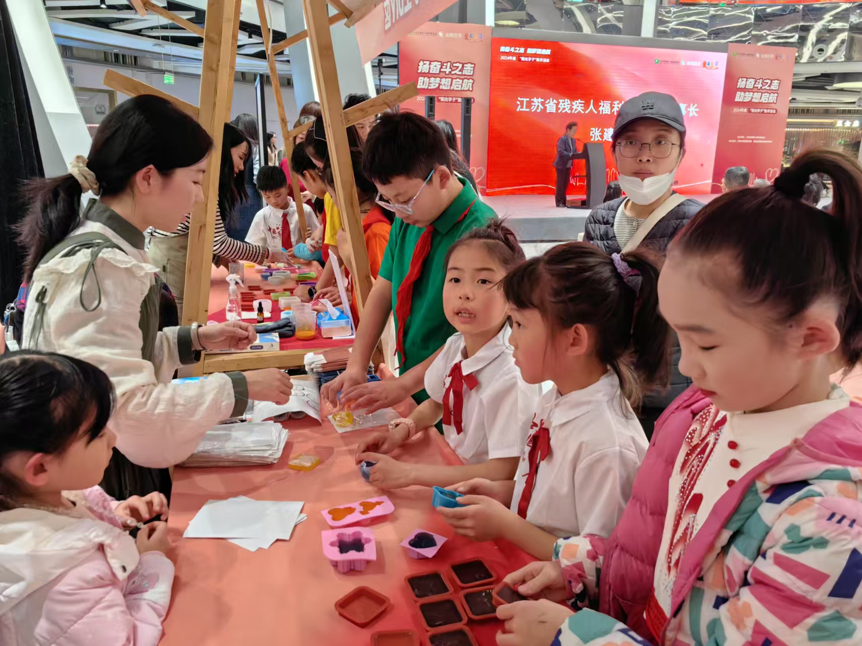金鹰携手南京方舟共同开启“城市芬芳计划”
