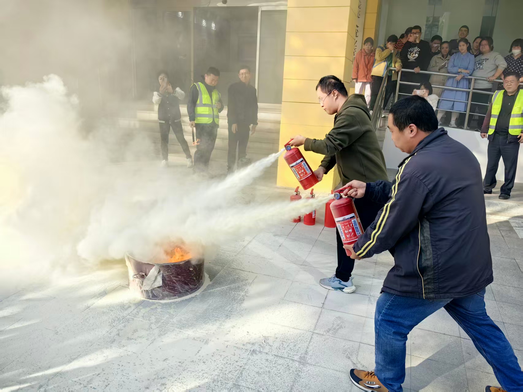 普及消防安全教育，提高火灾防患意识